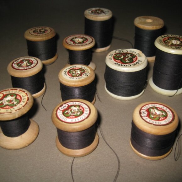 Lot of 11 Vintage Spools of Sewing Thread J & P Coats - Picture 3 of 11